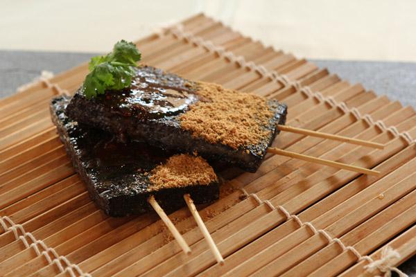 Zhu Xue Gao (Pig Blood Cake)