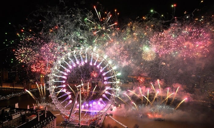 Chao Phraya River Fireworks_Bangkok Thailand_Countdown parties in asia